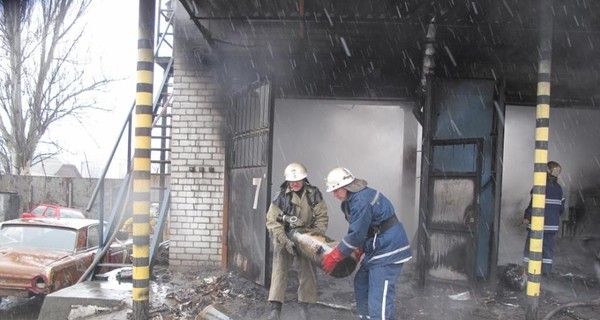 На запорожской СТО чуть не взорвались газовые баллоны