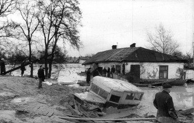 В Киеве проведут панихиду по погибшим в Куреневской трагедии