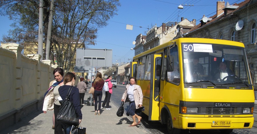 Во Львове льготники требуют отменить 