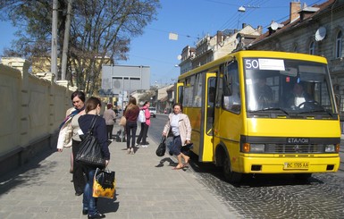 Во Львове льготники требуют отменить 