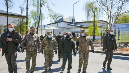 Зеленскому на Закарпатье показали, как строят военный городок