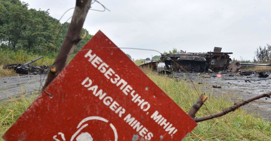 Донбасс: в Вербное воскресенье в храмах молились за мир, а на линии фронта стреляли