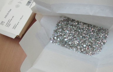 Во Львове в аэропорту изъяли больше трех тысяч кристаллов Swarovski