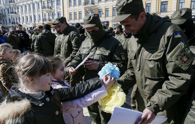 Благородство и агрессия: как мы изменились за год АТО