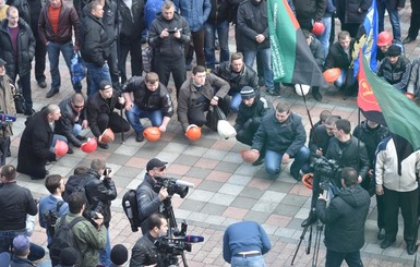 Возмущенные шахтеры пошли к Верховной Раде