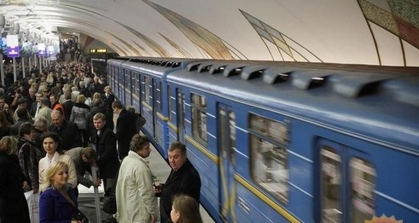 В киевском метро споют гимн Майдана