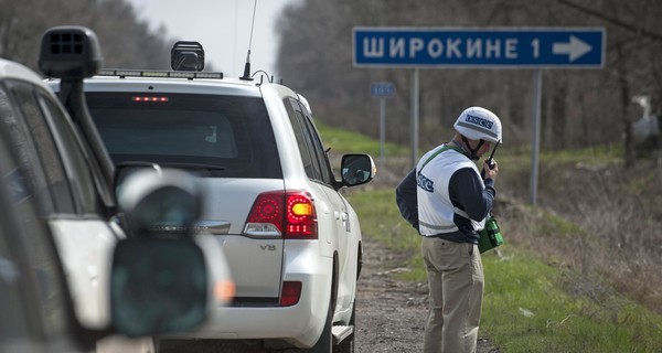 В Широкино продолжают стрелять из танков