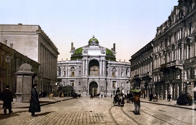 Одесские фотографы выложили в сеть две тысячи снимков Оперного театра