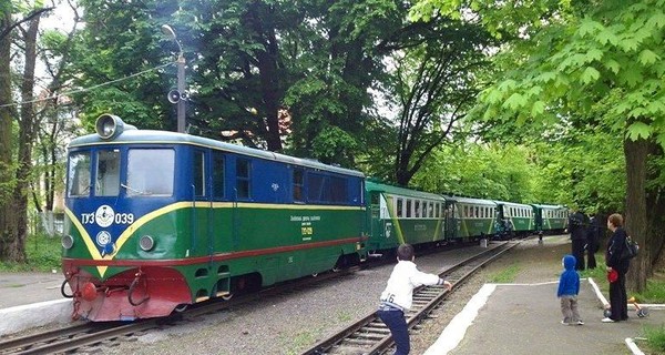 Во Львове на детской железной дороге сошел с рельсов поезд