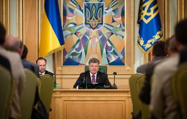 Порошенко дал интервью по итогам года и ввел в действие решение СНБО по энергобезопасности