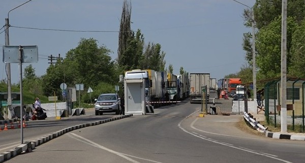 СМИ: Депутаты предлагают ввести полную товарную блокаду Крыма и Донбасса