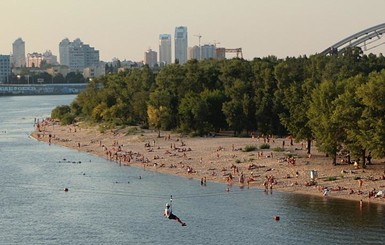 В Киеве сделали платным въезд на Труханов остров и пустили бесплатную маршрутку