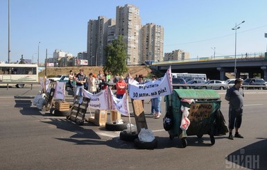 В Киеве проспект Бажана перекрыли из-за сноса двух киосков?