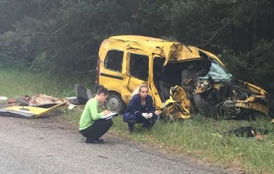 В Киевской области в аварии погибла семья