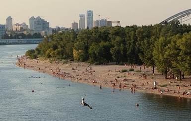 В Киеве въезд на Труханов остров закрыли за 100 тысяч гривен