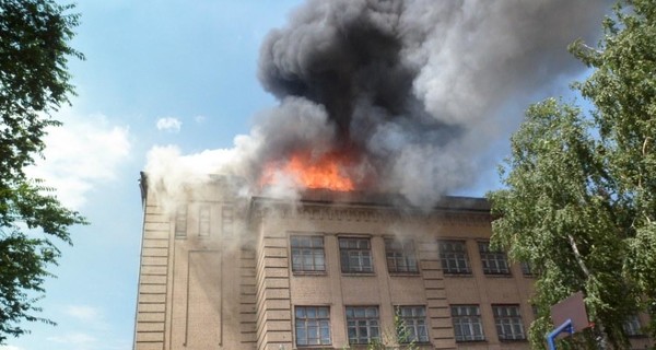 Школу в Запорожье тушили больше трех часов 