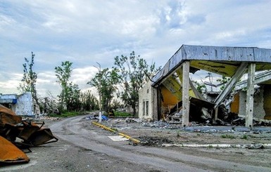 Опубликованы фото разрушенного аэропорта Луганска