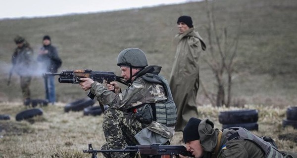 Ночной обстрел в зоне АТО: в Донецке сгорел дом, в Авдеевке ранило парня