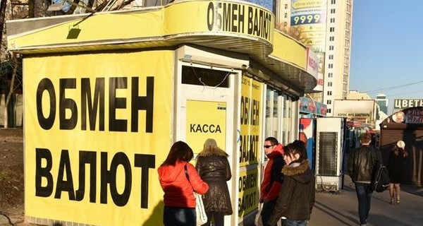 НБУ разъясняет: паспорт при покупке валюты по-прежнему необходим