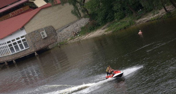 Многие владельцы катеров не знают правил движения на воде 