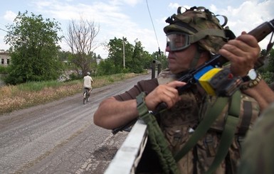 В зоне АТО противник вел огонь по всей линии разграничения