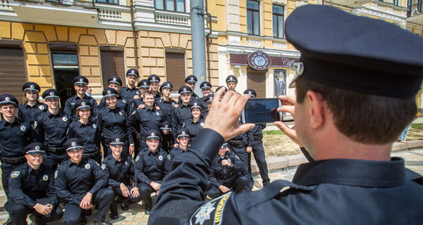 Первый день полицейского дежурства: план по селфи перевыполнен 