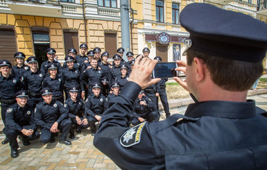 Первый день полицейского дежурства: план по селфи перевыполнен 