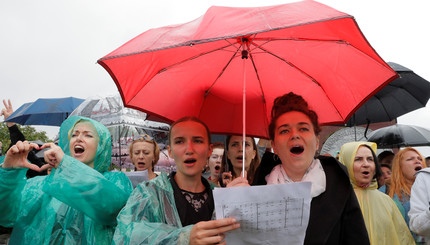 Продолжаются протесты против результатов президентских выборов в Минске. ФОТО: REUTERS