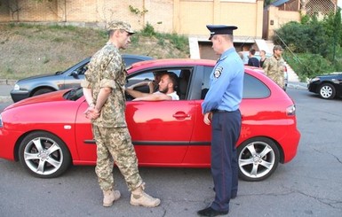 Военкомы отлавливают киевских мажоров на вечеринках