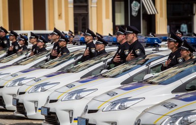 В Днепропетровске в полицию идут фокусники и повара, а во Львове недобор