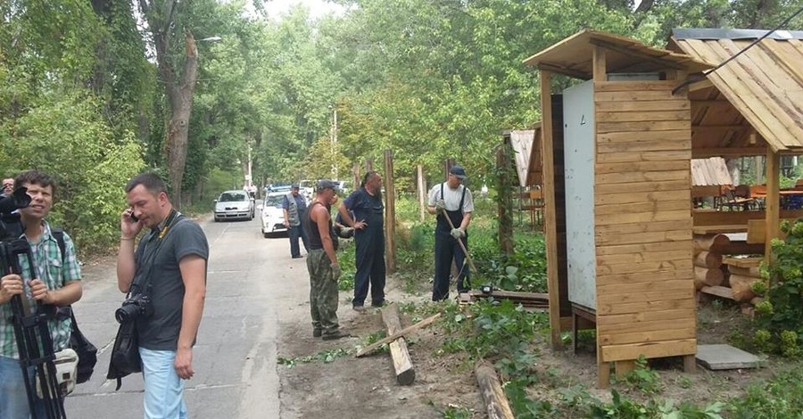 На Трухановом острове снесли скандальную наливайку