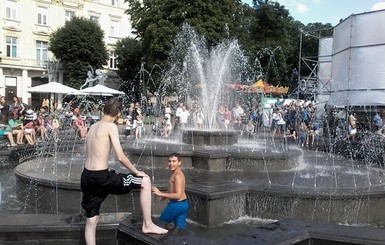 Жара бьет рекорды, а киевляне жалуются на чрезвычайную ситуацию с экологией