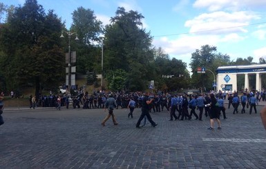 В столкновениях украинских и польских ультрас в центре Киева пострадали два человека