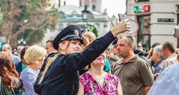 Львовских полицейских бесплатно угощают кофе и вызывают мирить драчунов