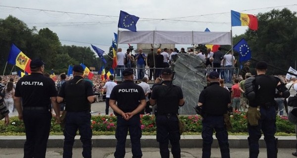 В Молдове тысячи людей вышли на антиправительственный митинг