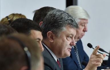 Порошенко указом поручил подготовить проведение местных выборов 