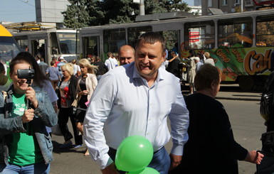 Борис Филатов вместе c тысячами днепропетровцев проехал улицами города в рамках праздничного автопробега