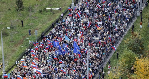 В Москве начался многотысячный митинг за смену власти в РФ