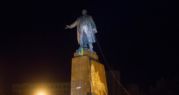 В Харькове предлагают сдать тоталитарные памятники в музей