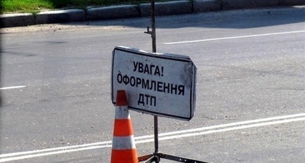 В Киеве женщину переехал трактор