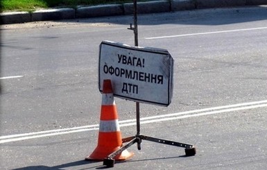 В Киеве женщину переехал трактор