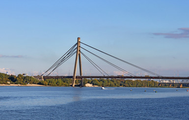 Подросток разбился, упав с недостроенного моста в Днепр 