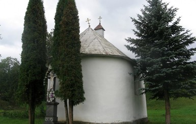 На Закарпатье семья столетия сохраняет старинный родовой храм