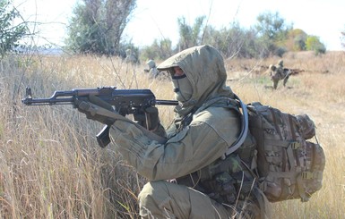 Генштаб: противник нарушил перемирие в зоне АТО, но отвод вооружения продолжается