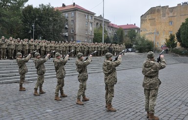 Во Львове освятили могилы воинов АТО и Небесной Сотни