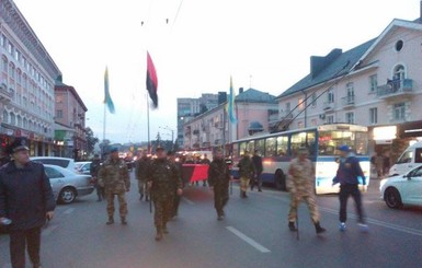 В Ровно состоялось факельное шествие в честь Дня защитника Украины