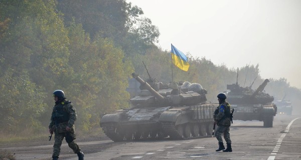 Генштаб: начался отвод вооружения и техники под Мариуполем