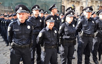 Во Львове увольняют пятерых полицейских за драку в ночном клубе