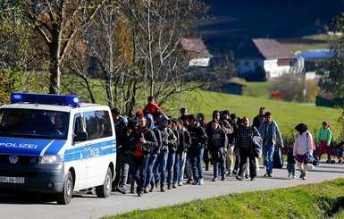 В Финляндии мусульман-беженцев поместили в бывший центр свиноводства 