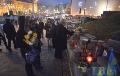 На Майдане  вспоминают Небесную сотню